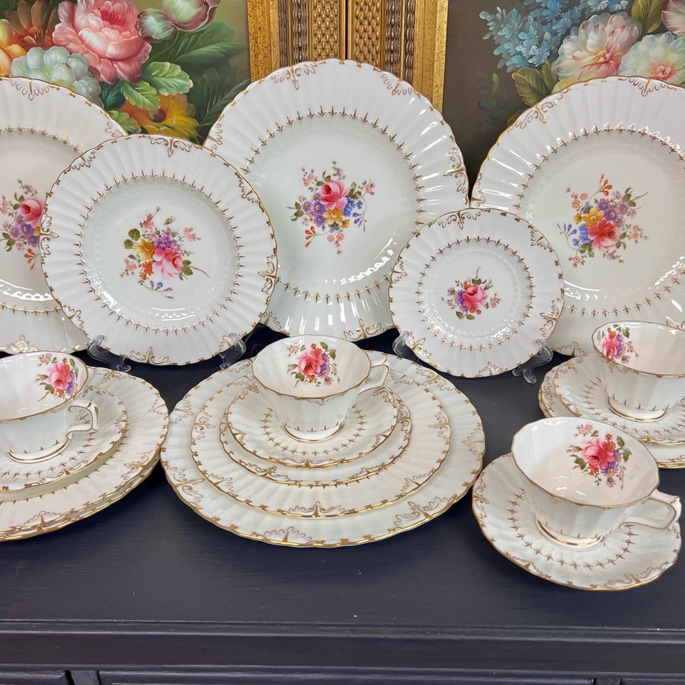 Elegant Floral Dinnerware Set with Gold Trim - Picture 7 of 10